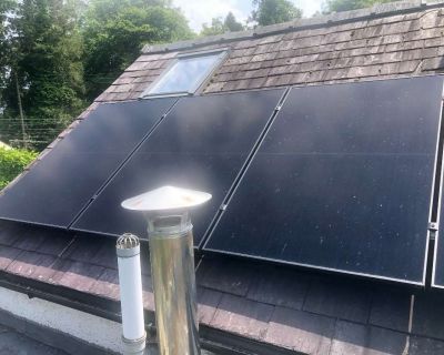 solar_panels_on_roof_Llandeilo_Carmarthenshire_Wales