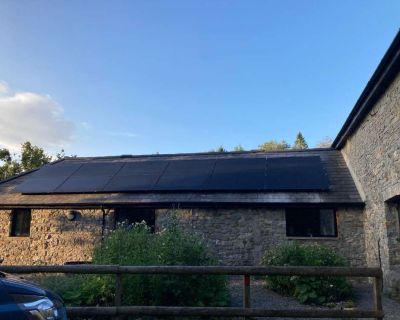 Solar Save Renewables Reduces Carbon Footprint with Innovative Solar Installations at a Rural Retrea